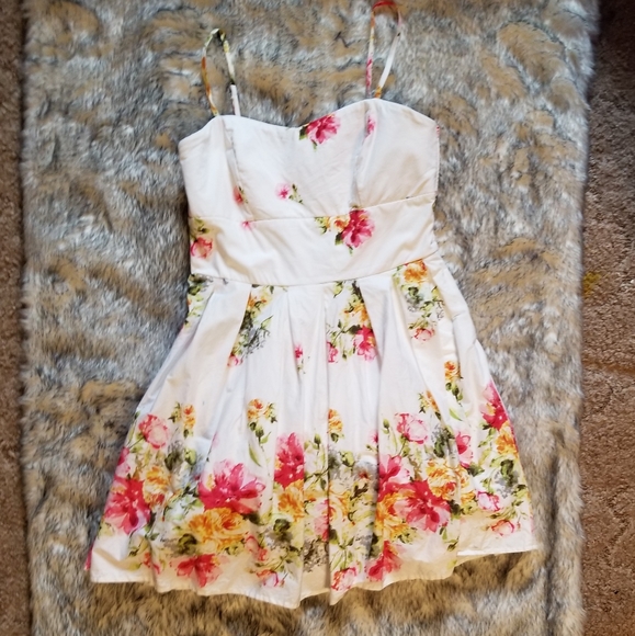 Rue21 Dresses & Skirts - SALE! HP🌈 Rue21 White Floral Dress
